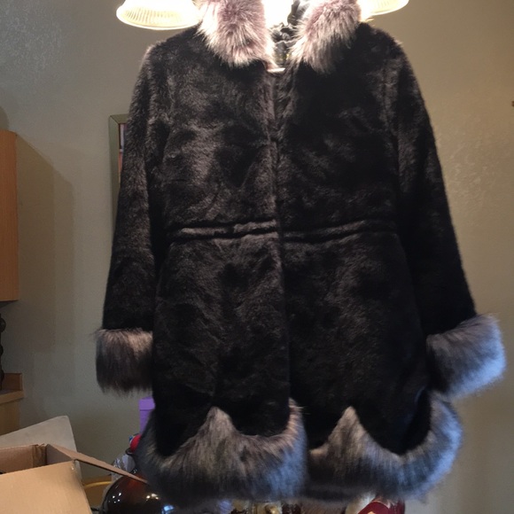 💕❤️💕Faux fur coat ❤️💕❤️ - Picture 3 of 8